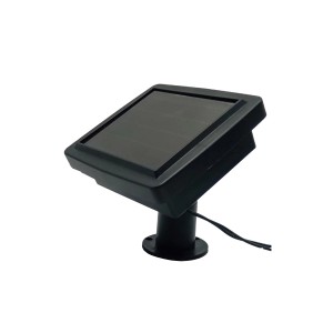 Czarny panel słoneczny do solarnych łańcuchów świetlnych, widok z góry.