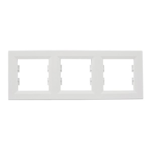 Biała ramka t.b.t. na trzy włączniki/gniazdka.