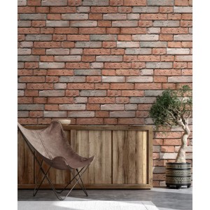 Aranżacja ściany z czerwonej i szarej cegły t.b.t., w połączeniu z drewnianymi meblami i rośliną.