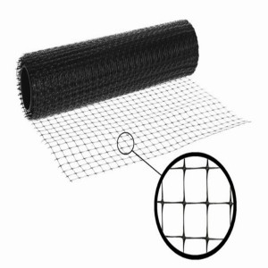 Czarna siatka na rolce, pomoc ogrodnicza do różnych celów.