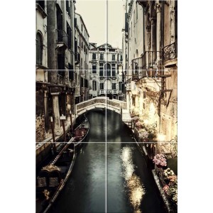 Dekoracyjny obraz na ścianę z motywem Wenecji: gondola, most i kanał.