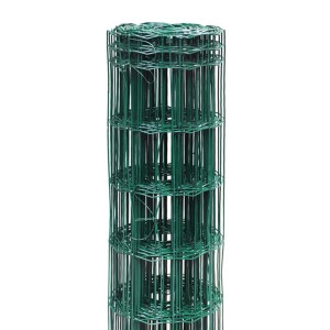 Zielona rolka siatki ogrodzeniowej do ogrodzeń ogrodowych i wyznaczania granic posesji.