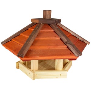 Drewniany karmnik dla ptaków z czerwonym dachem do ogrodu.