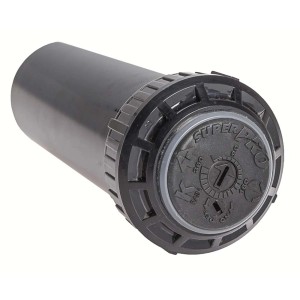 Czarny zraszacz t.b.t. do nawadniania ogrodu.