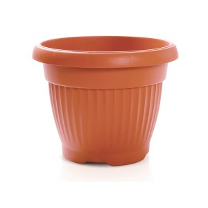 Brązowa doniczka z żebrowanym wzorem na rośliny i kwiaty.