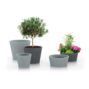 Donice Scheurich C-Cone w kolorze Stony Black i szarym z roślinami.