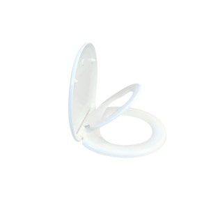 Biała deska sedesowa t.b.t. z zintegrowaną deską dla dzieci, pokrywa otwarta.