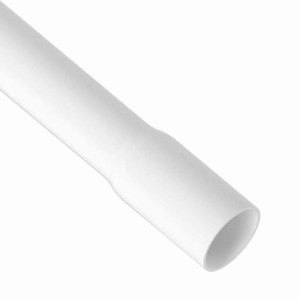 Biały kanał kablowy do instalacji elektrycznej.