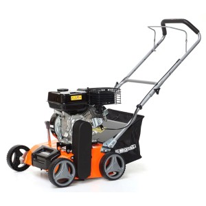Pomarańczowy wertykulator spalinowy z koszem. Idealny do pielęgnacji trawnika.