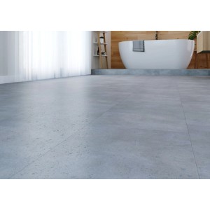 Szare panele winylowe t.b.t. w łazience z wanną. Trwała podłoga.