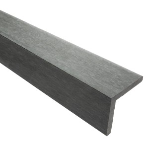 Zbliżenie na szarą deskę tarasową t.b.t.