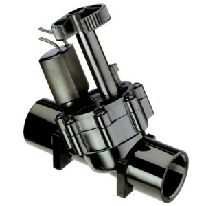 Czarny zawór do podziemnych systemów nawadniania.