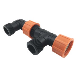 t.b.t. do nawadniania podziemnego, czarny trójnik z pomarańczowymi złączkami.