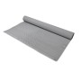 Szara mata na ogrodzenie t.b.t., częściowo zwinięta.