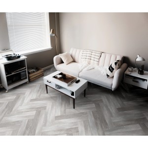 Jasna podłoga winylowa we wzór jodełki w salonie.