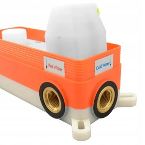 t.b.t. Bateria wannowa podtynkowa z przyłączami ciepłej i zimnej wody.