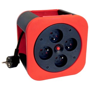 Czerwony przedłużacz bębnowy t.b.t. z czterema gniazdami.