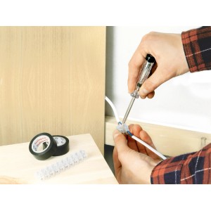 Zastosowanie: Zestaw próbników napięcia LUX sprawdza napięcie na kablu za pomocą listwy zaciskowej, taśmy i narzędzia.