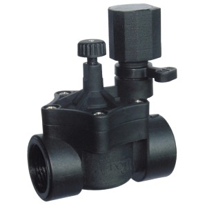 Czarny zawór t.b.t. do podziemnych systemów nawadniania.