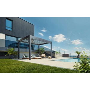 Nowoczesna pergola Biohort (4x3,5 m) w kolorze ciemnoszarym i białym obok basenu i domu. Zadaszenie tarasu z lameli.
