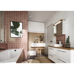 Nowoczesna łazienka z białymi meblami i stylowymi uchwytami.