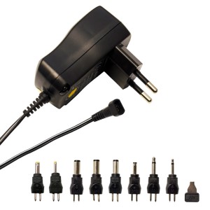 Zasilacz t.b.t. z różnymi adapterami do instalacji SAT.