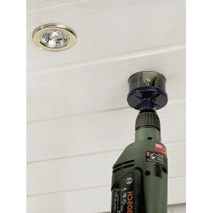 Zestaw otwornic w użyciu: Wiercenie otworu w suficie za pomocą otwornicy (Ø 25-62mm).