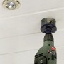 Zestaw otwornic w użyciu: Wiercenie otworu w suficie za pomocą otwornicy (Ø 25-62mm).
