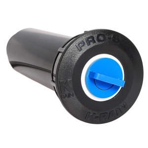Zraszacz K-Rain PRO-S z niebieskim kluczem regulacyjnym do precyzyjnego nawadniania.