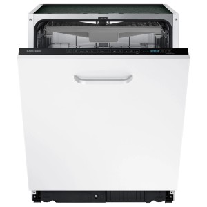 Otwarta, biała zmywarka do zabudowy t.b.t. z panelem sterowania i uchwytem.