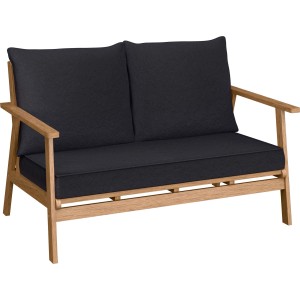 Zestaw mebli ogrodowych t.b.t. z drewnianą ramą i ciemnymi poduszkami.