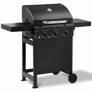 Czarny grill gazowy z trzema palnikami i półkami bocznymi.