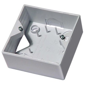 Szara puszka do suchej zabudowy t.b.t. ze śrubami i wycięciami.