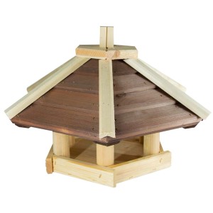 Drewniany karmnik dla ptaków z brązowym dachem do ogrodu.
