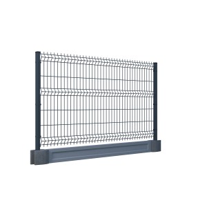 Szary panel ogrodzeniowy t.b.t. ze słupkami i podstawą do ogrodu.