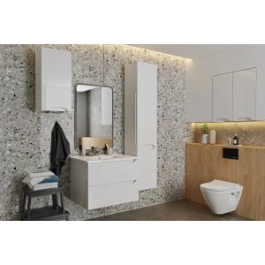 Nowoczesny, biały zestaw mebli łazienkowych t.b.t. z szafką lustrzaną, szafką pod umywalkę i szafką wysoką.