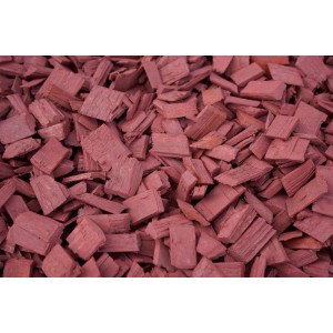 Dekoracyjne, czerwono-brązowe zrębki (Zrębki dekoracyjne) do ogrodu i na rabaty.