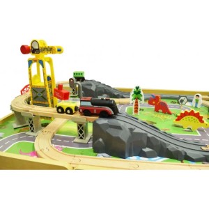 Drewniana kolejka z dinozaurami i dźwigiem dla dzieci.