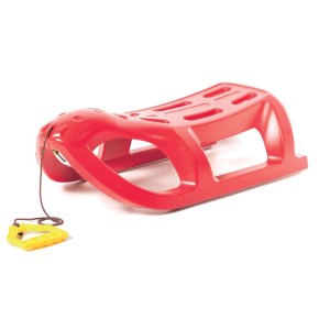 Czerwone plastikowe sanki t.b.t. z żółtym sznurkiem do ciągnięcia dla dzieci.