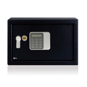 Czarny sejf z zamkiem cyfrowym i kluczem Yale.