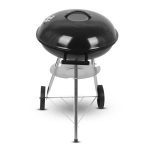 Czarny grill węglowy z pokrywą i kółkami.