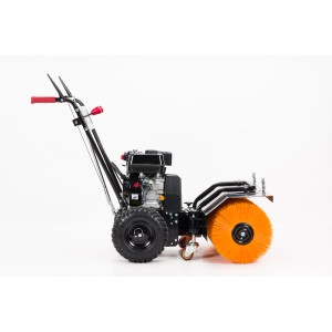 Zamiatarka t.b.t. ze szczotką pomarańczową i czarną ramą.