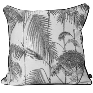 Poduszka t.b.t. z motywem palm w kolorze szarym i czarnym.