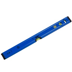 Niebieska poziomica aluminiowa LUX, 60 cm, z poziomą i pionową libellą do precyzyjnego pomiaru.