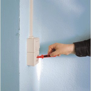 Tester napięcia LUX Euro Comfort (125-250V) używany w gniazdku.