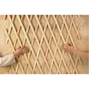 Drewniana krata do montażu na ścianie, idealna do ogrodu i na patio.