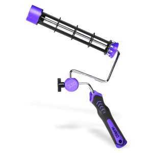 Wałek malarski t.b.t. z fioletowymi detalami.