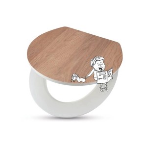 Deska sedesowa t.b.t. z efektem drewna i motywem kreskówkowym.