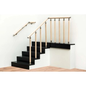 Schody z poręczą i balustradą t.b.t. z drewna i metalu.