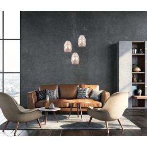 Trzy nowoczesne lampy wiszące t.b.t. nad salonem z brązową sofą i fotelami.